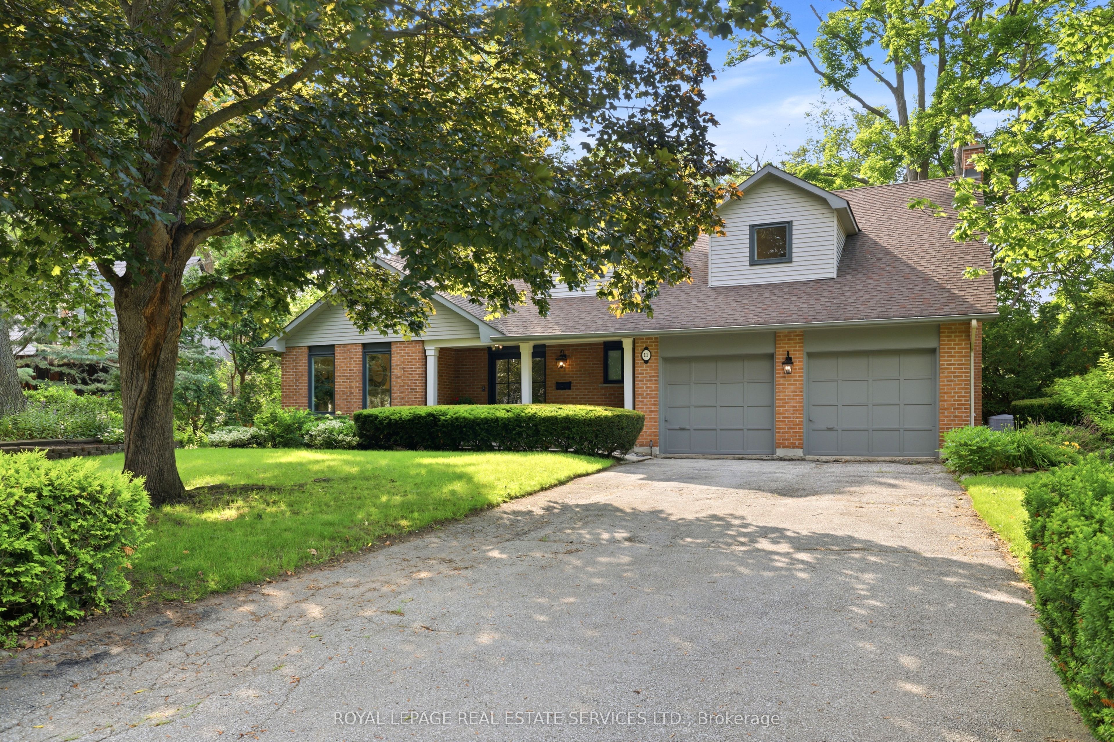 11 Regency Court