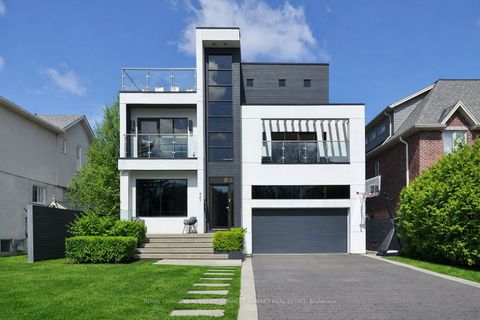 647 Montbeck Crescent Mississauga ON L5G 1P1