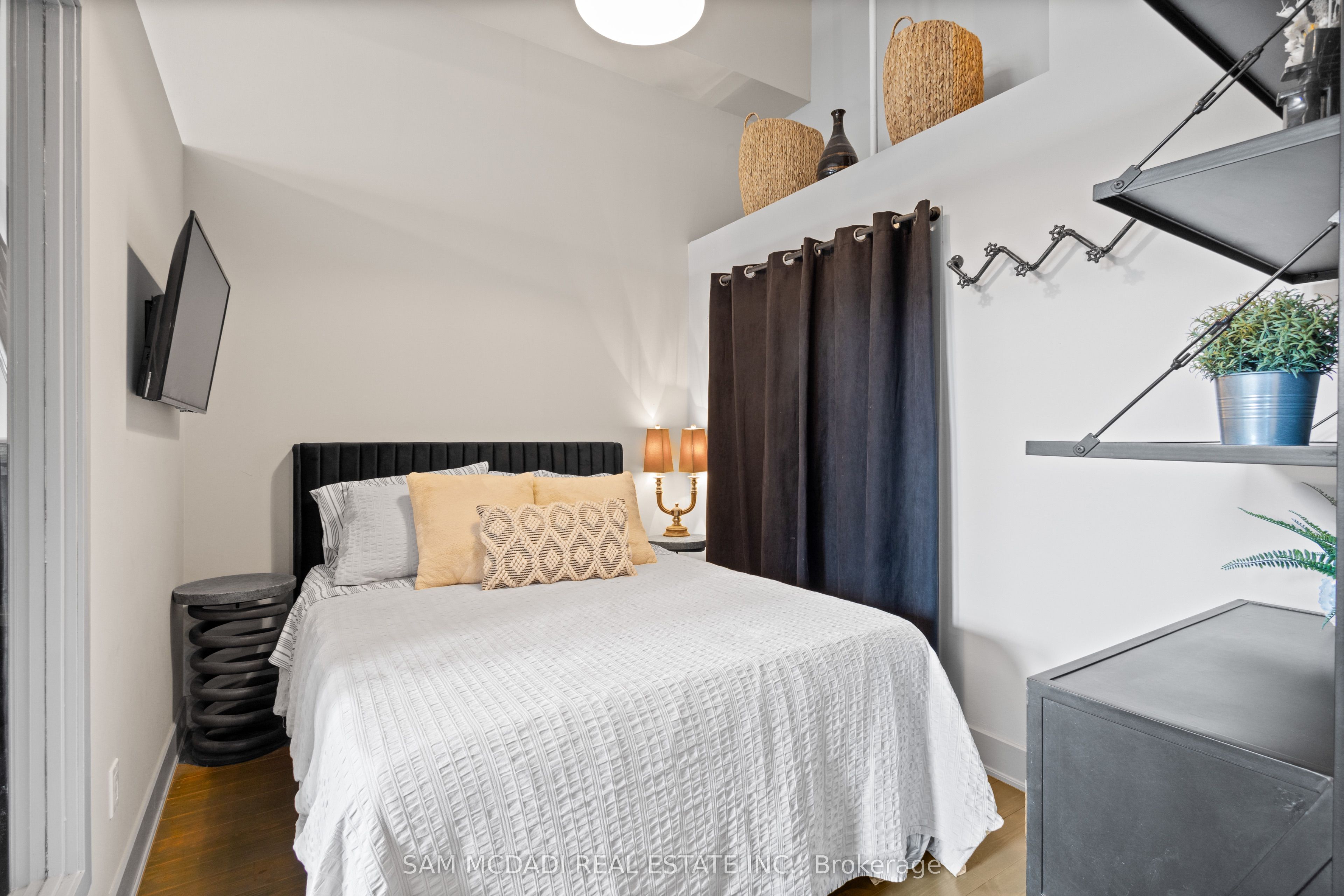 183 Dovercourt Road 204