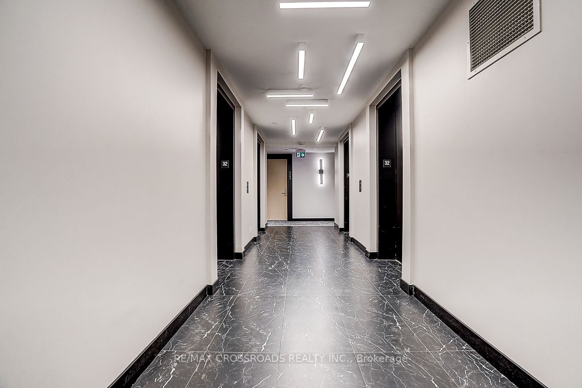 395 Bloor Street E 3205