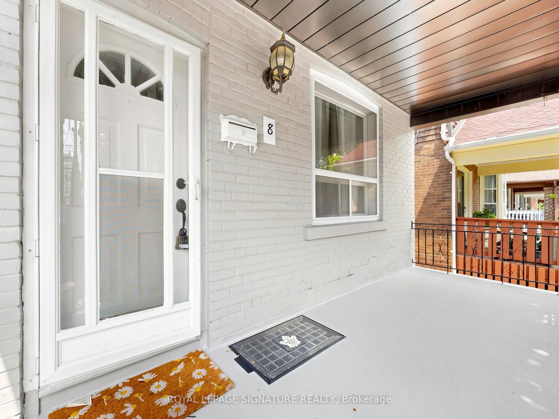 8 Harris Avenue