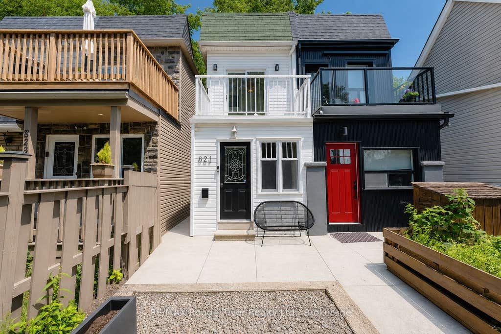 Photo of 821 Craven Road, Toronto, ON M4L 2Z7 (MLS # E13608410)
