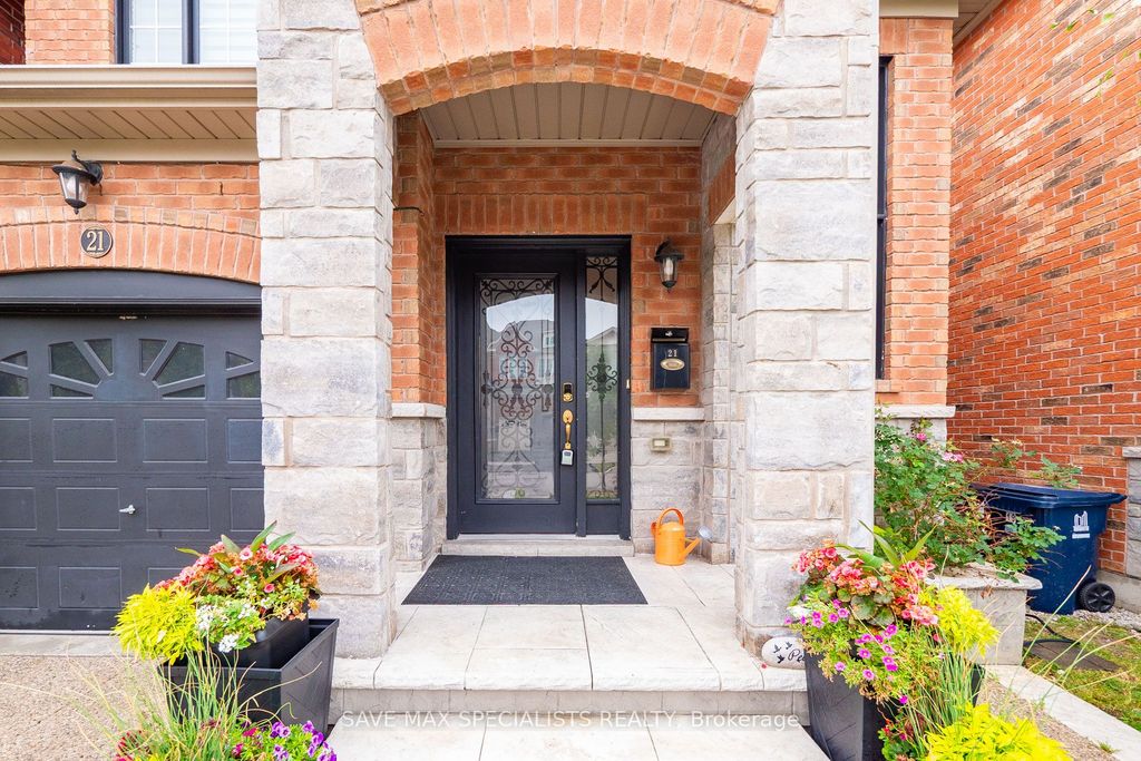 Photo of 21 Isaac Devins Boulevard, Toronto, ON M9M 0C7 (MLS # W12414778)