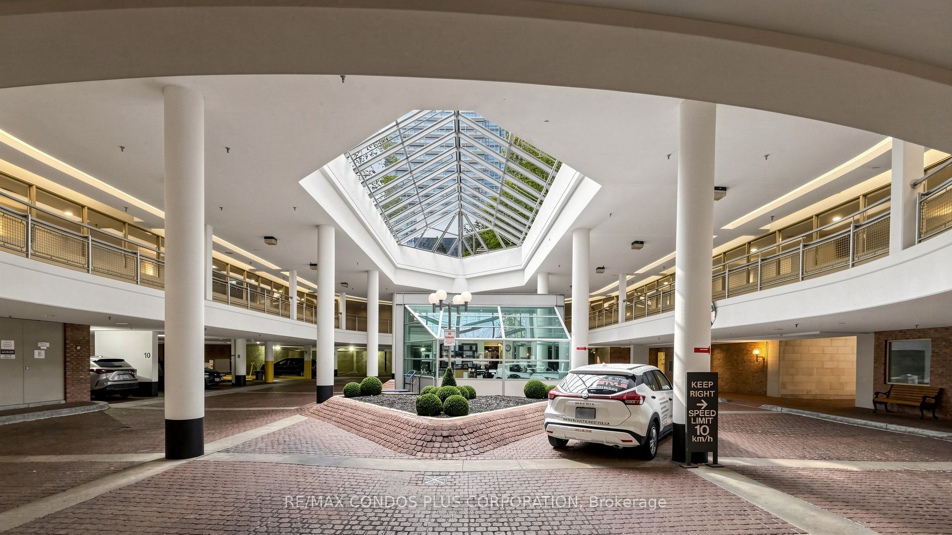 717 Bay Street 702