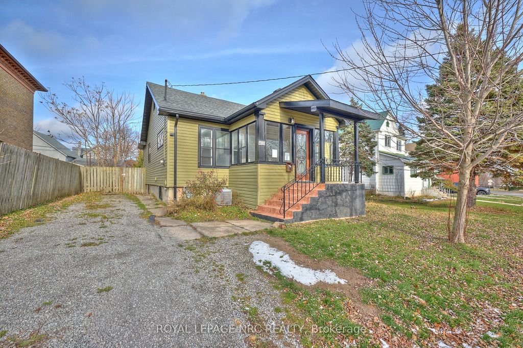Photo of 4639 Eastwood Crescent, Niagara Falls, ON L2E 1B2 (MLS # X12593132)