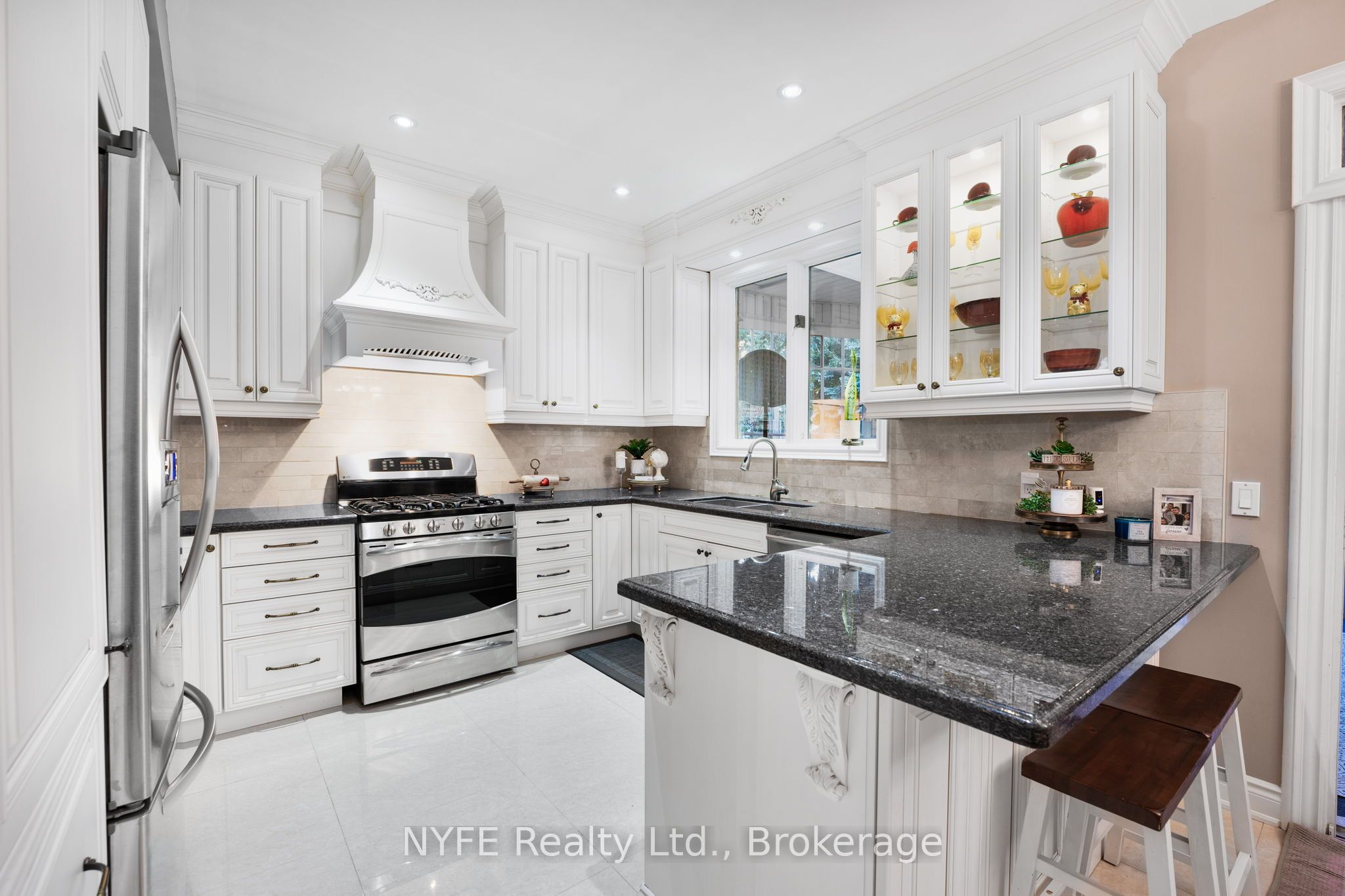 690 Peter Robertson Boulevard