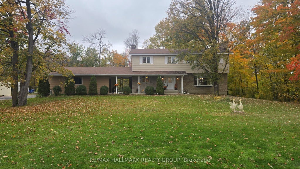 Photo of 860 Munro Drive, McNab/Braeside, ON K7S 3G8 (MLS # X14032272)
