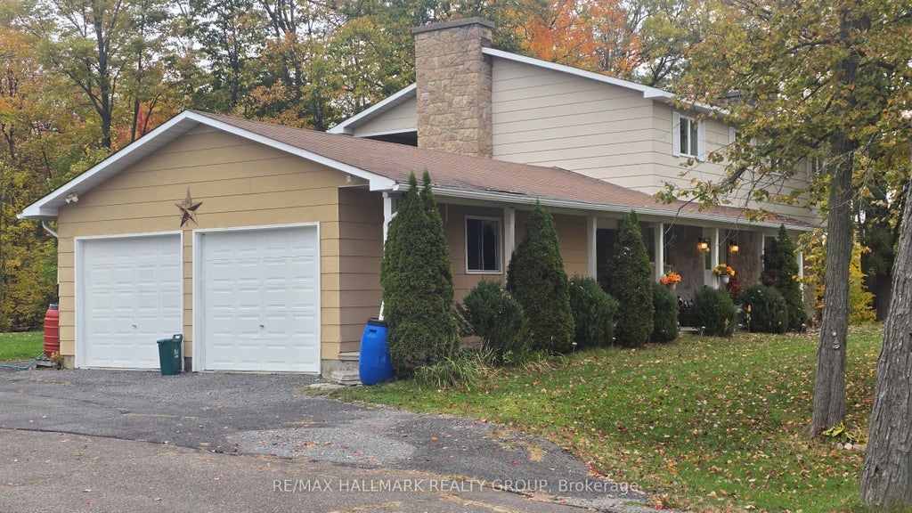Photo of 860 Munro Drive, McNab/Braeside, ON K7S 3G8 (MLS # X14032272)