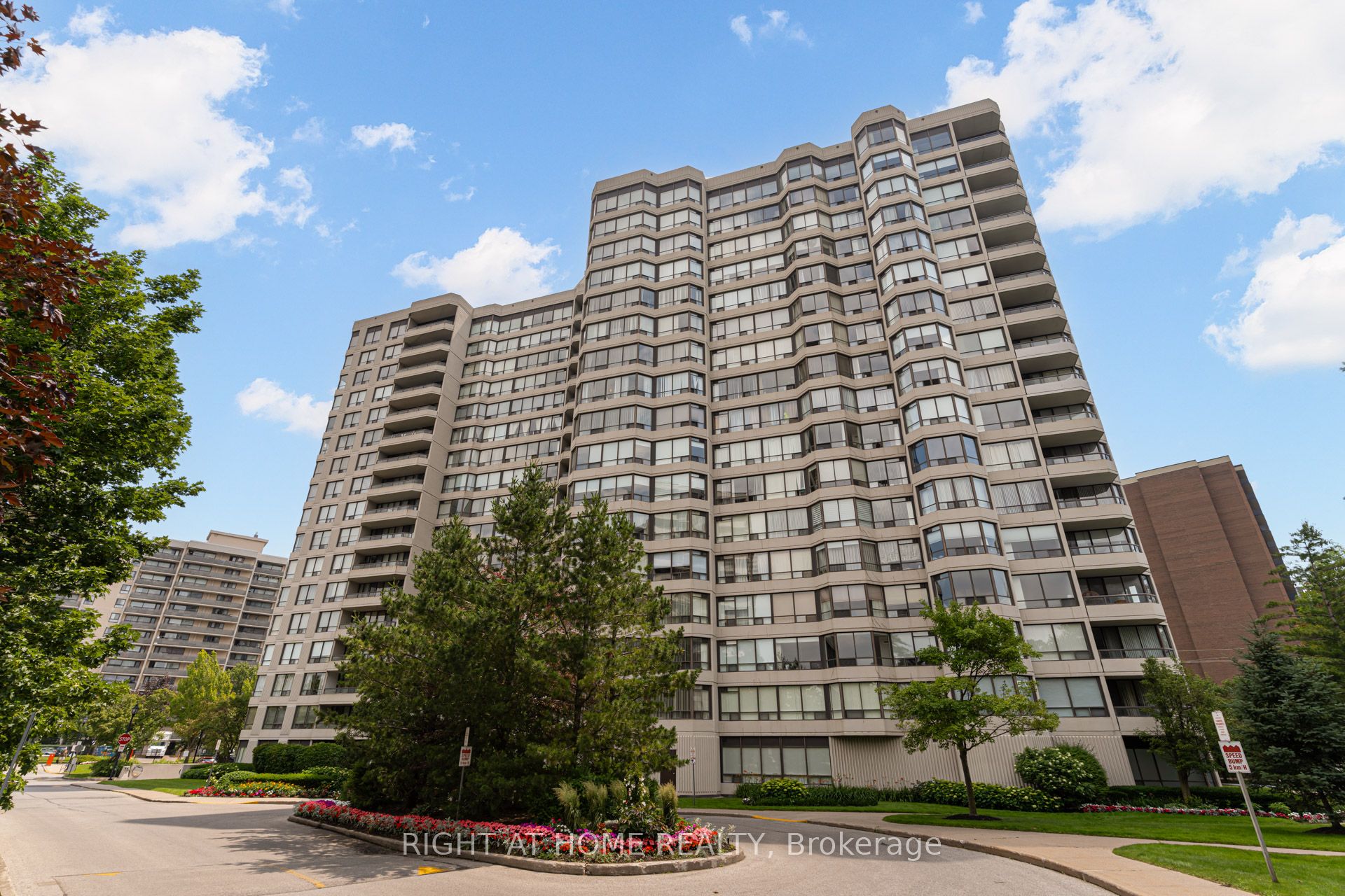 Photo 1 of 46 — 1101 Steeles Avenue W 411, Toronto, ON M2R 3W5