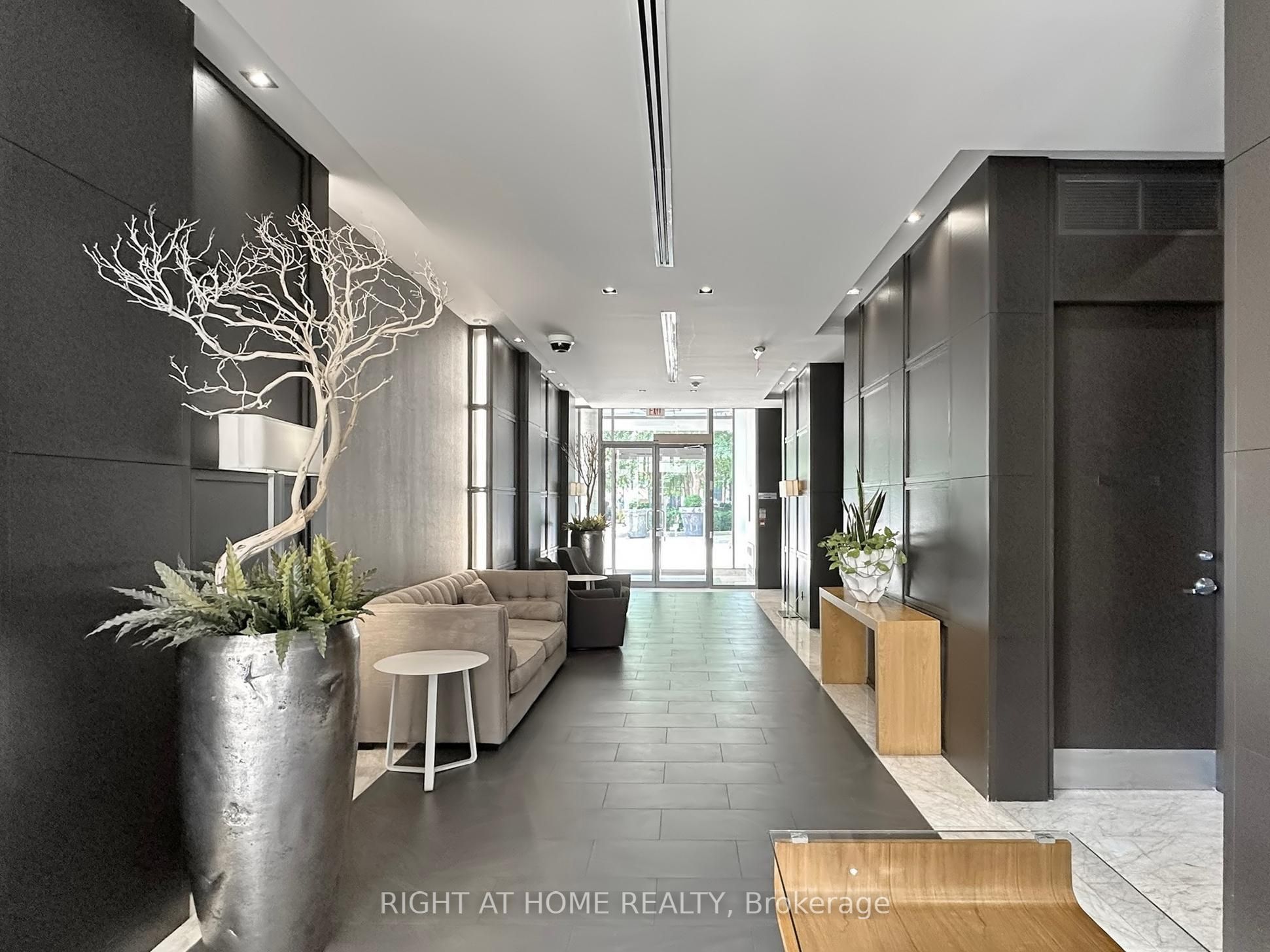 21 Scollard Street 207
