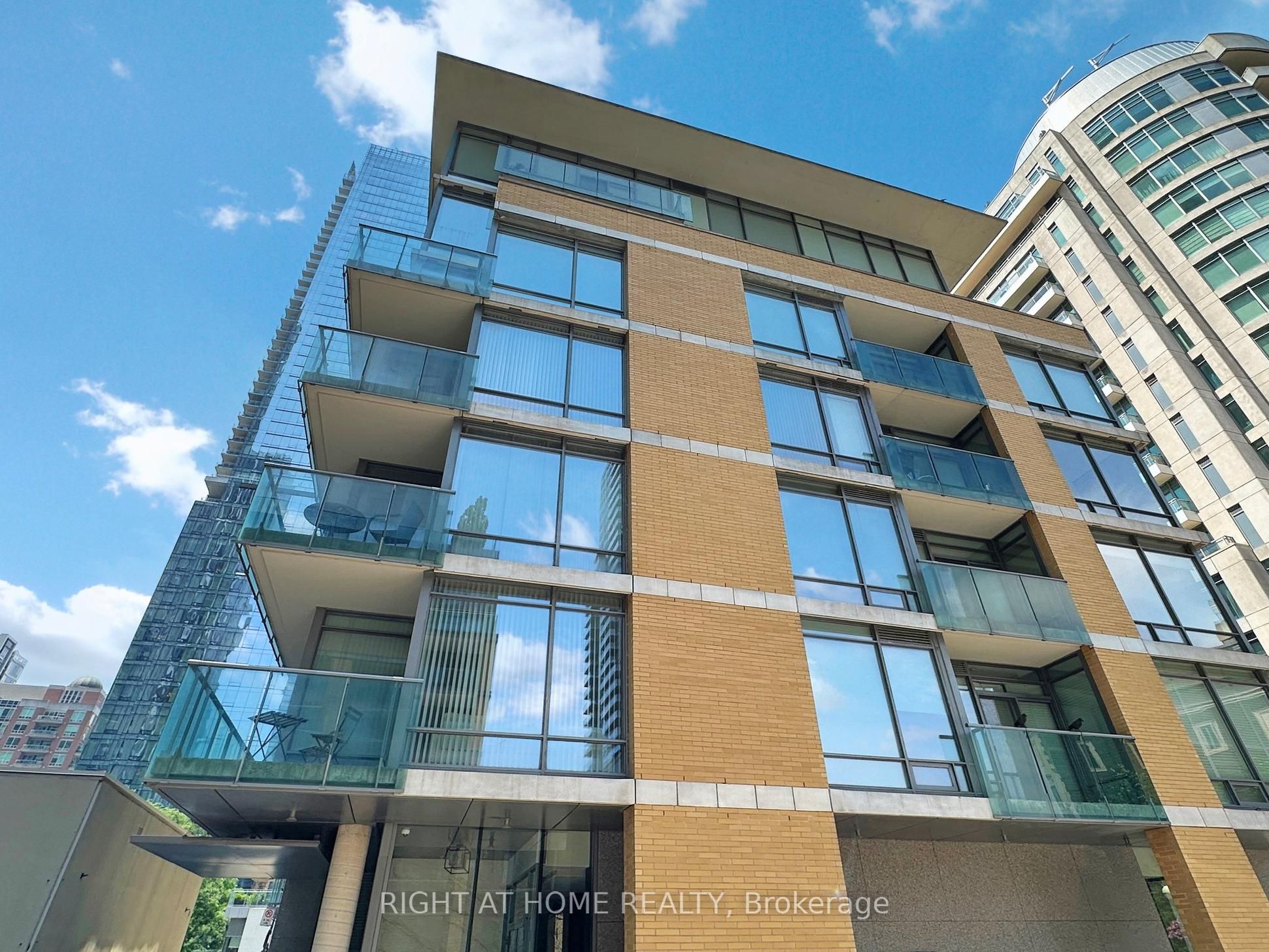 21 Scollard Street 207
