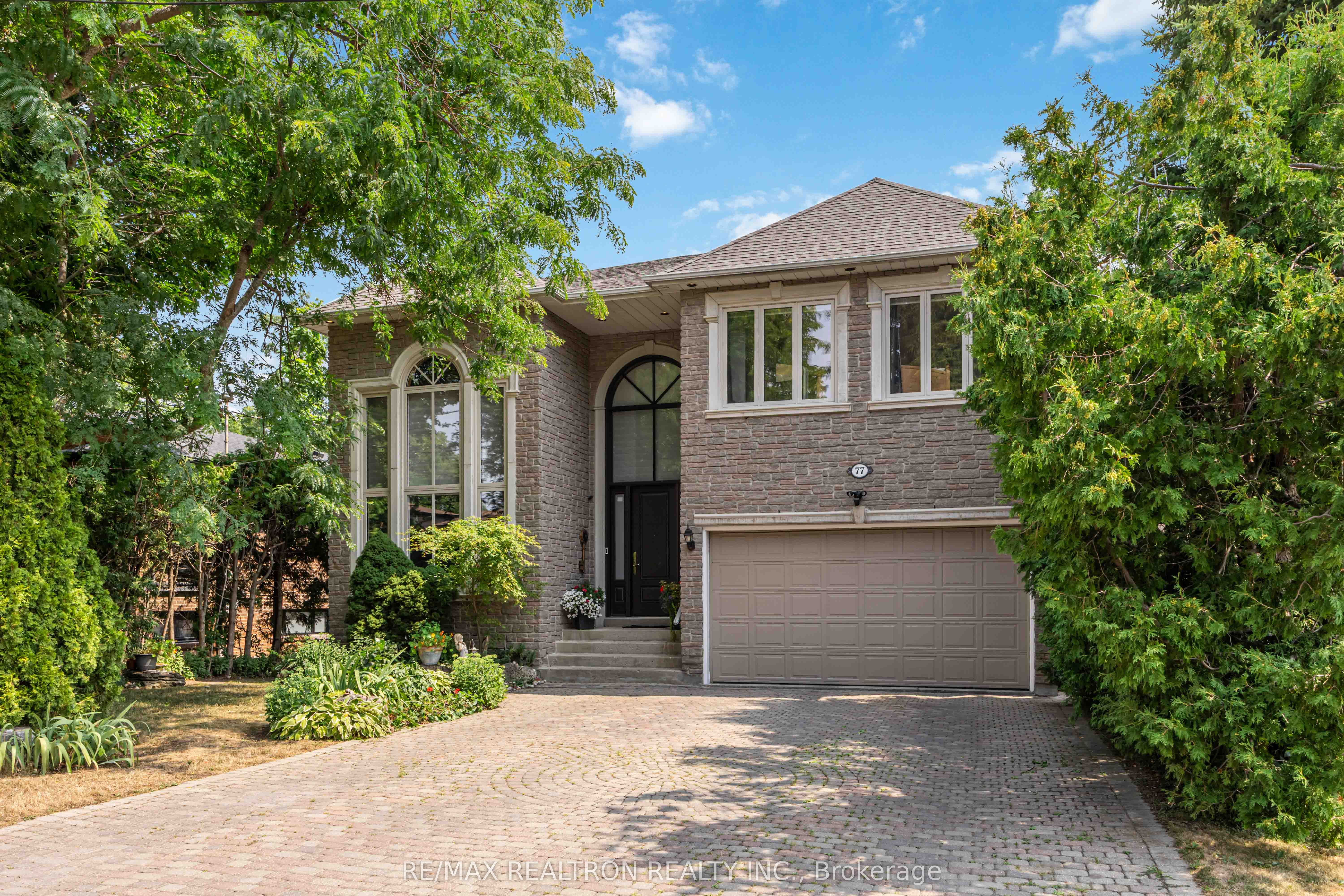 77 Sprucewood Drive