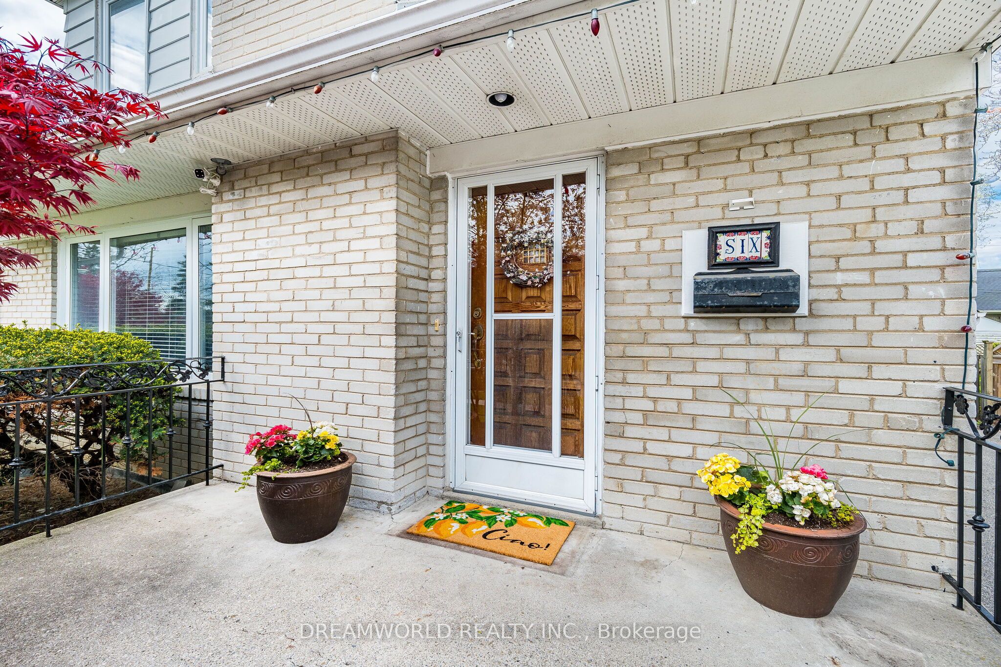 6 Esmond Crescent