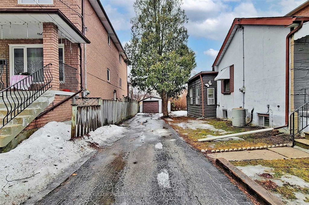 Photo of 38 Hilldale Road, Toronto, ON M6N 3Y2 (MLS # W12799750)