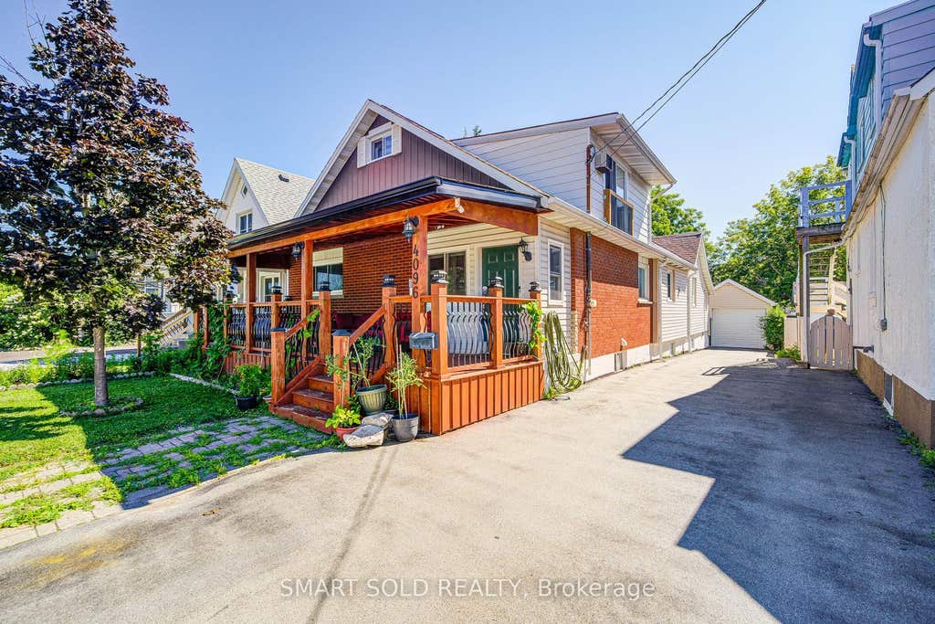 Photo of 4096 Broughton Avenue, Niagara Falls, ON L2E 3K6 (MLS # X13629916)