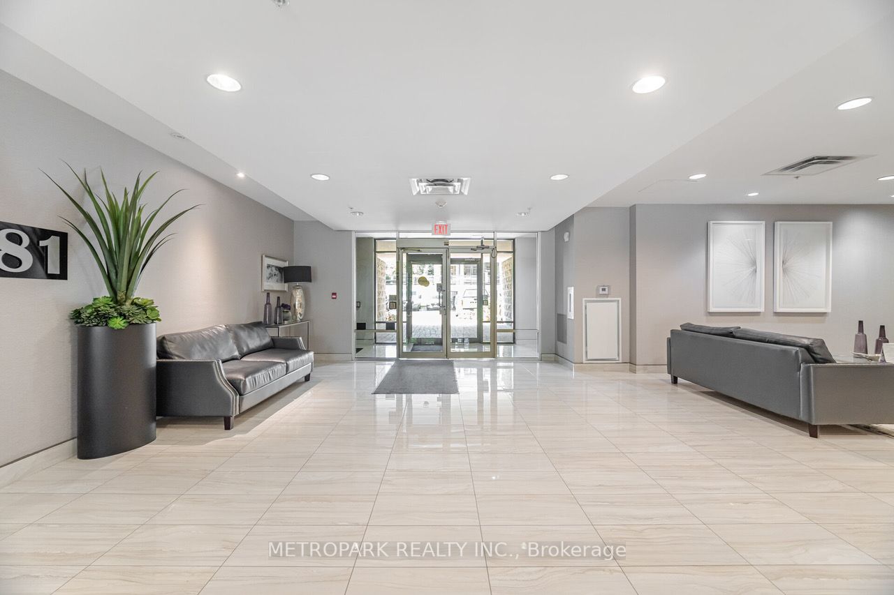 85 Robinson Street 102