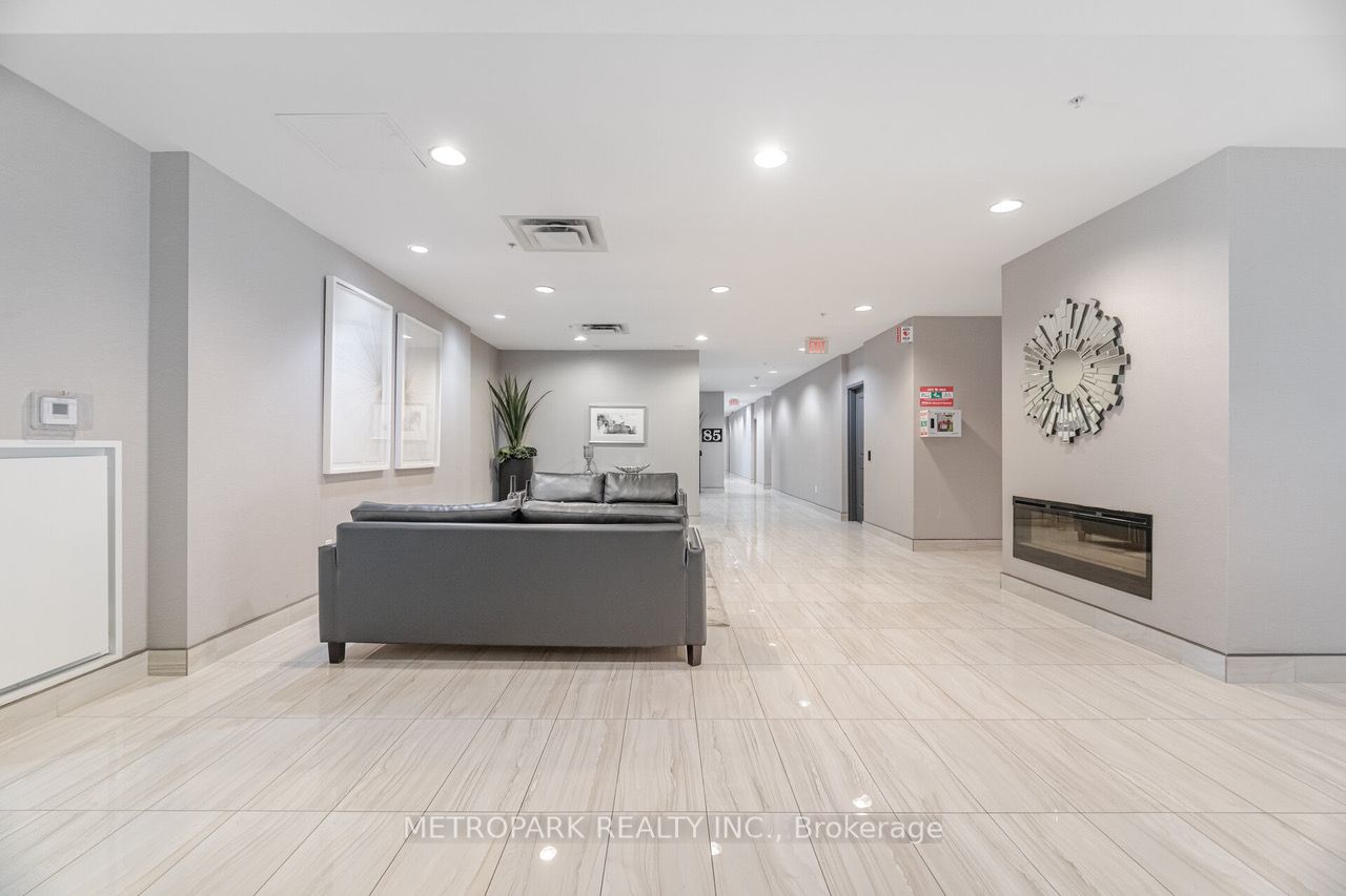 85 Robinson Street 102