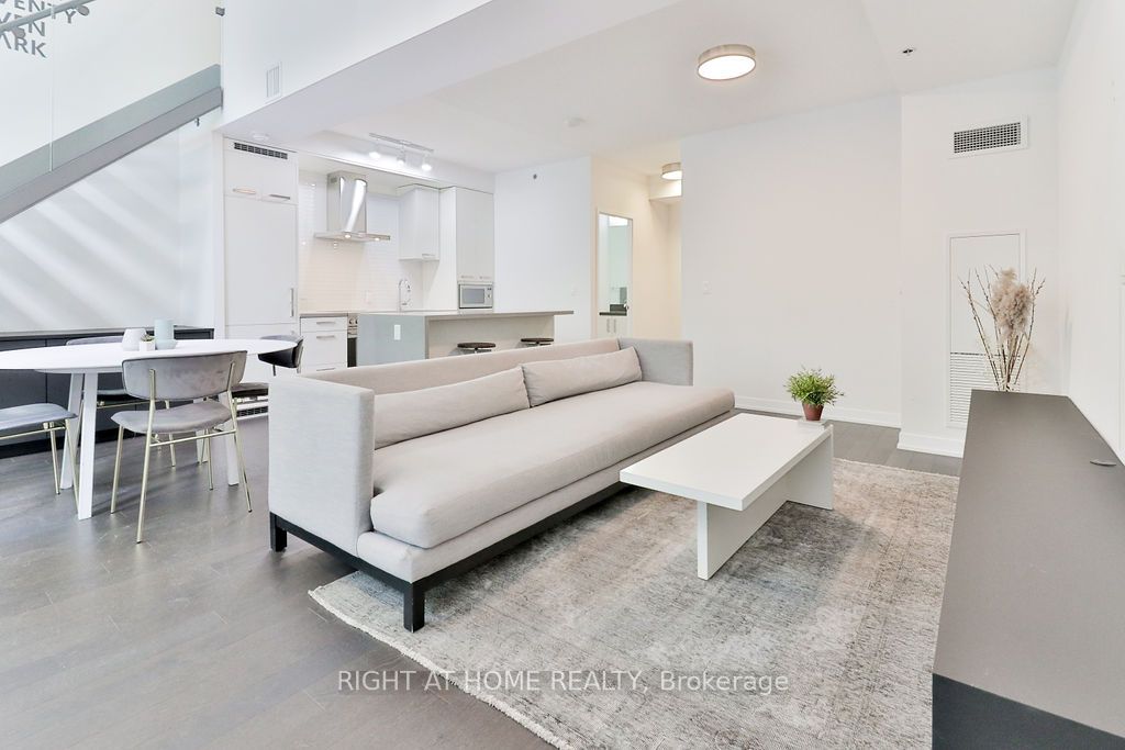 455 Front Street E S116