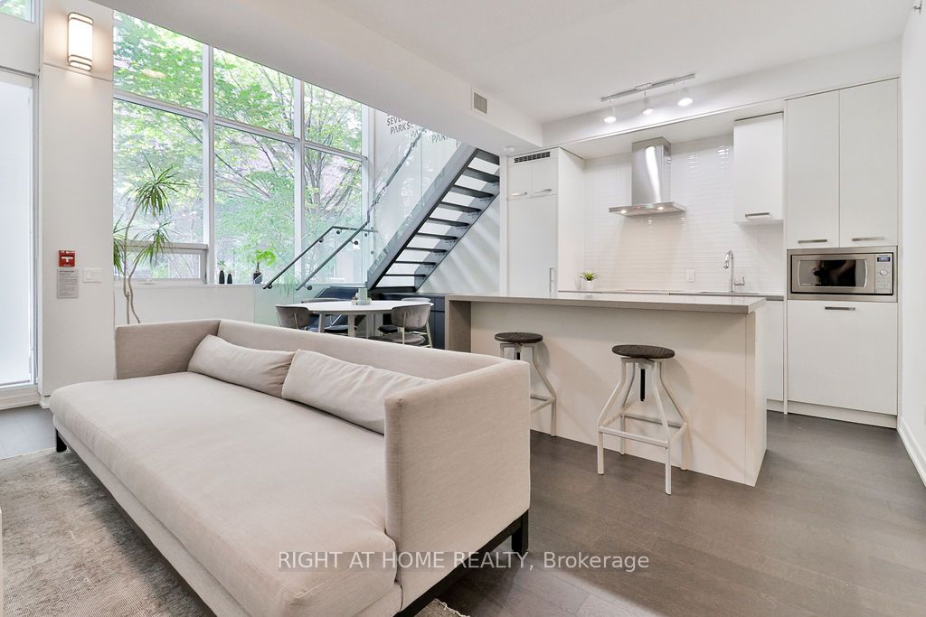 455 Front Street E S116