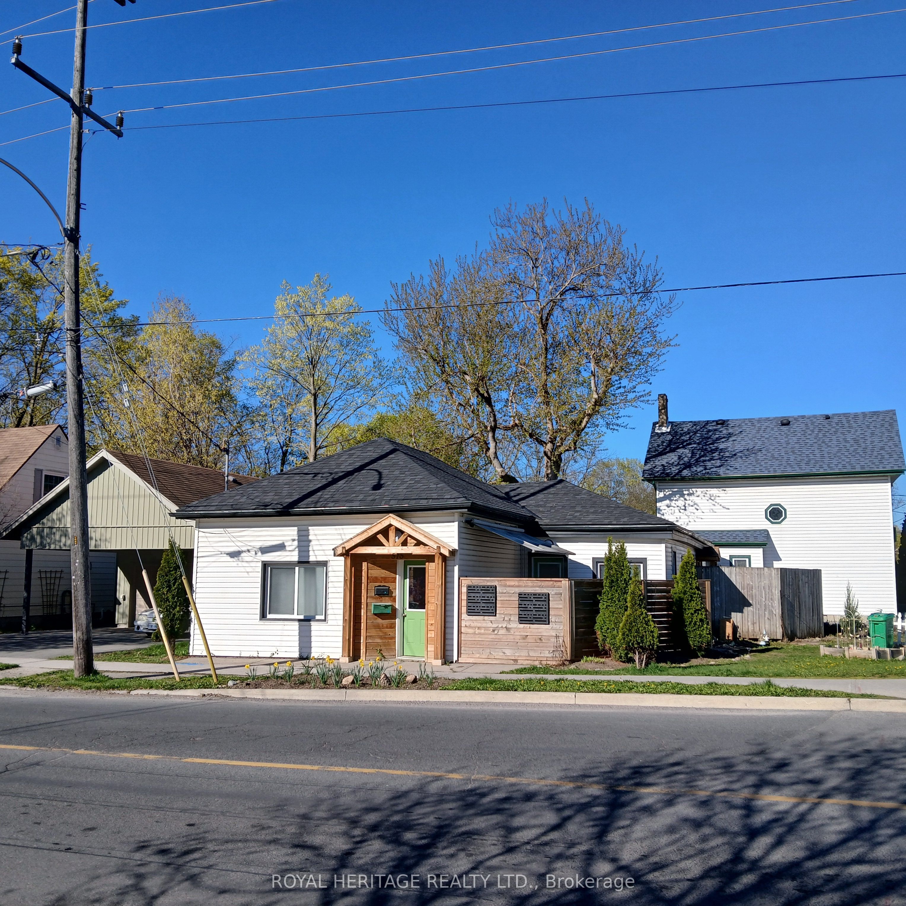 Photo 1 of 22 — 515 Park Street N, Peterborough, ON K9H 4R5