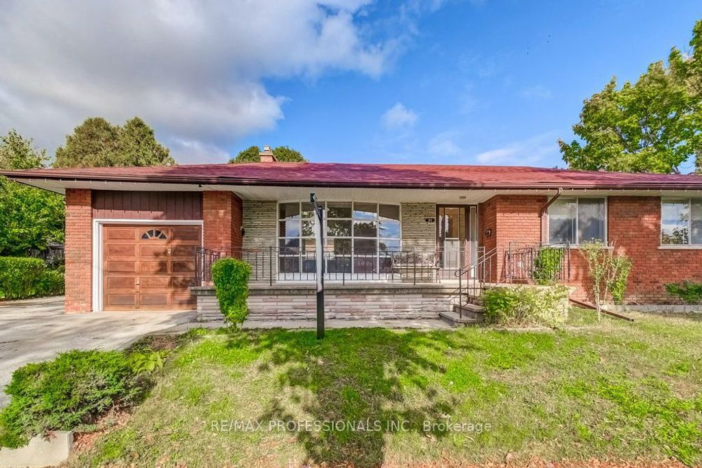 Photo of 30 Renault Crescent, Toronto, ON M9P 1J3 (MLS # W12485154)