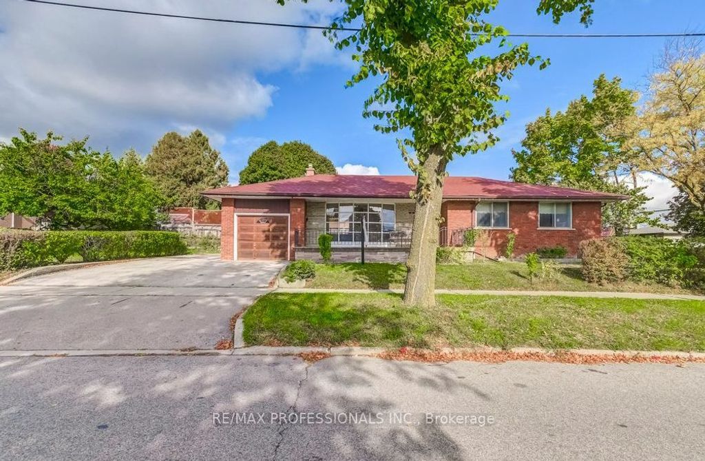 Photo of 30 Renault Crescent, Toronto, ON M9P 1J3 (MLS # W12485154)