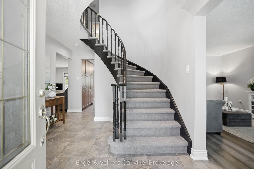 Photo of 1245 Creekside Drive, Oakville, ON L6H 4Y8 (MLS # W13544906)