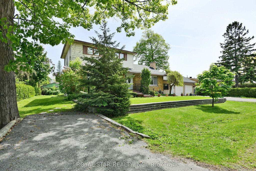 Photo of 84 St Claire Avenue, Meadowlands - Crestview and Area, ON K2G 2A6 (MLS # X12750986)