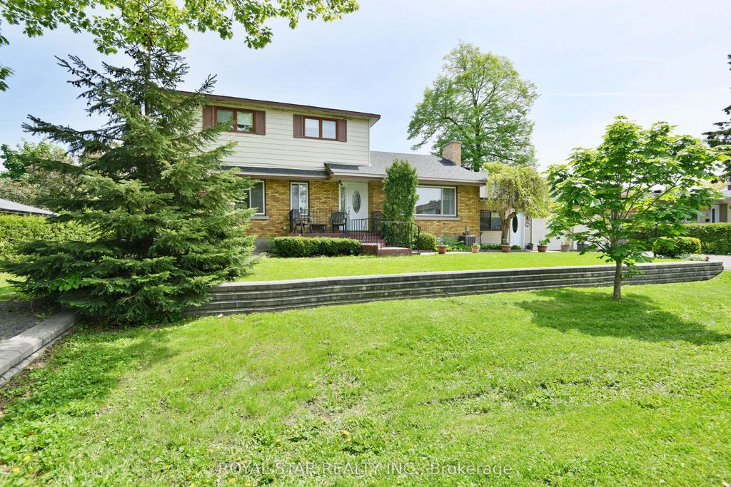 Photo of 84 St Claire Avenue, Meadowlands - Crestview and Area, ON K2G 2A6 (MLS # X12750986)