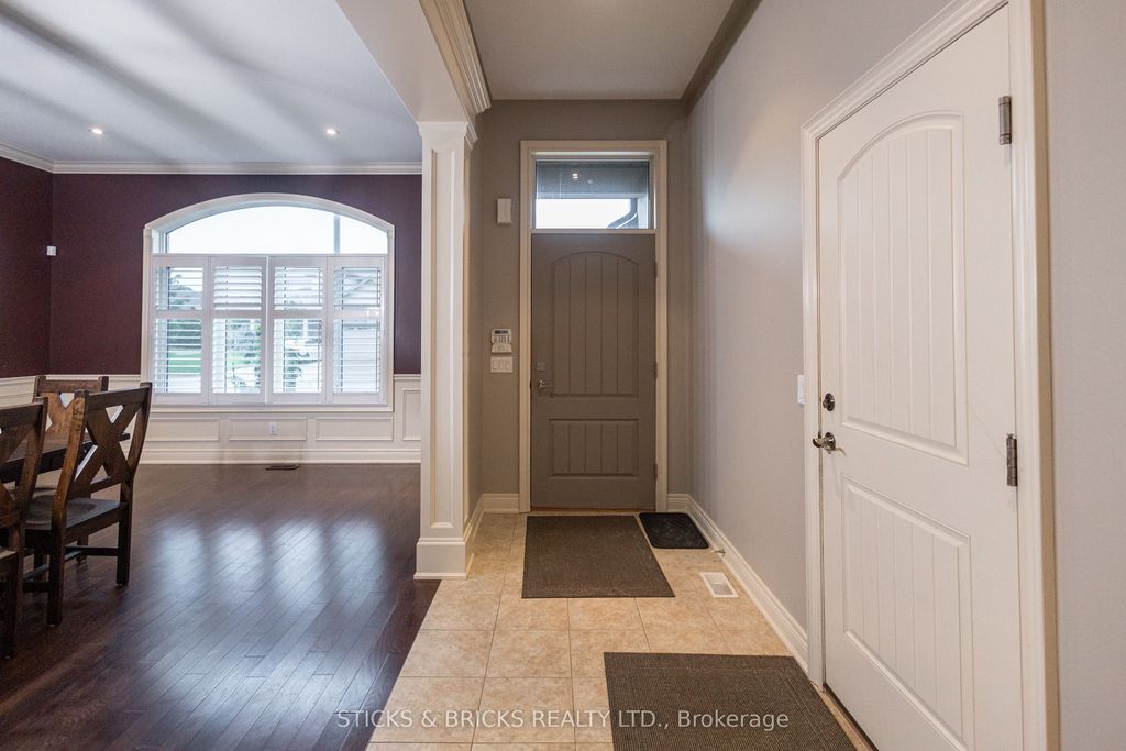 Photo of 6415 Christopher Crescent, Niagara Falls, ON L2H 0B3 (MLS # X13498370)