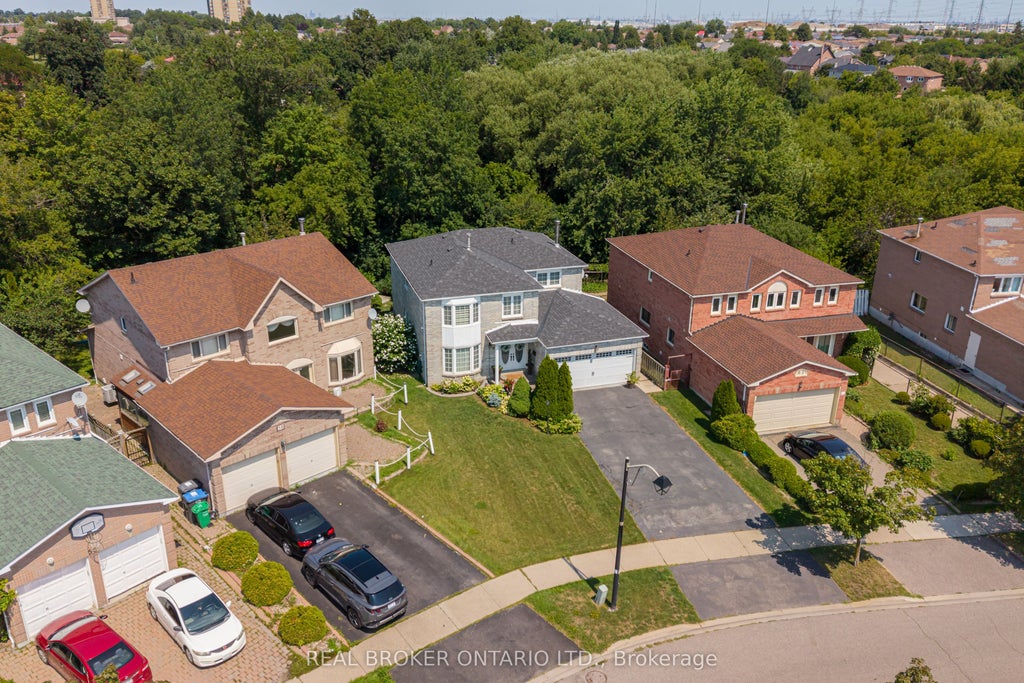 Photo of 60 Ravenswood Drive, Brampton, ON L6Y 3Z4 (MLS # W13808936)