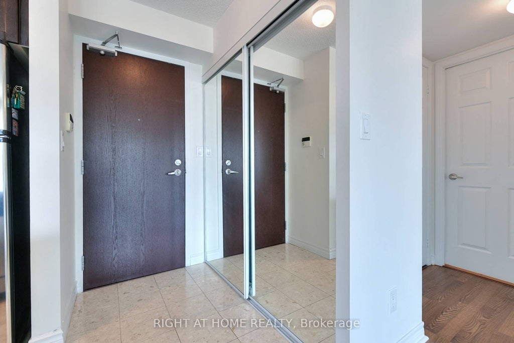 Photo of 208 Enfield Place #2005, Mississauga, ON L5B 0G8 (MLS # W14032320)