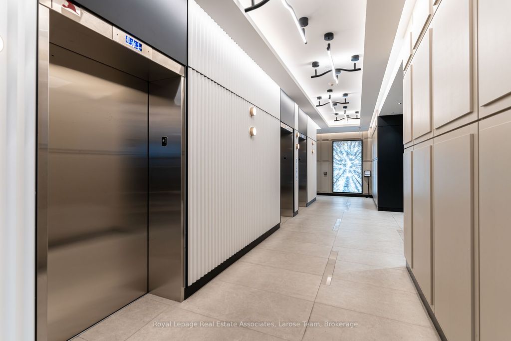 Photo of 3200 William Coltson Avenue #407, Oakville, ON L6H 7W6 (MLS # W12919190)