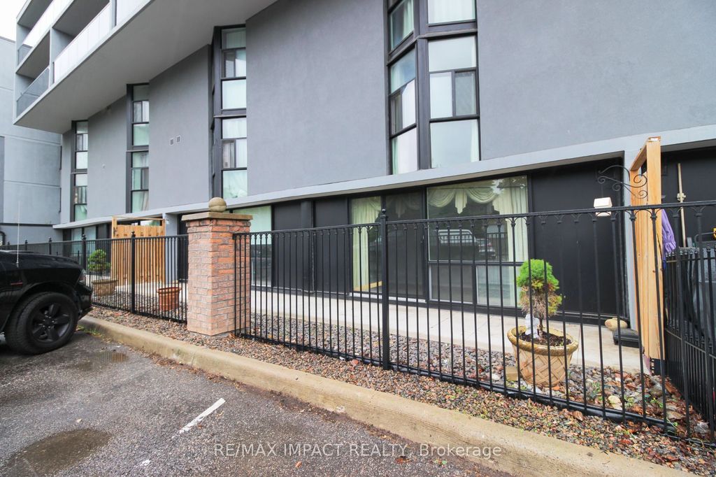 Photo of 454 Centre Street S #112, Oshawa, ON L1H 4C2 (MLS # E12718982)
