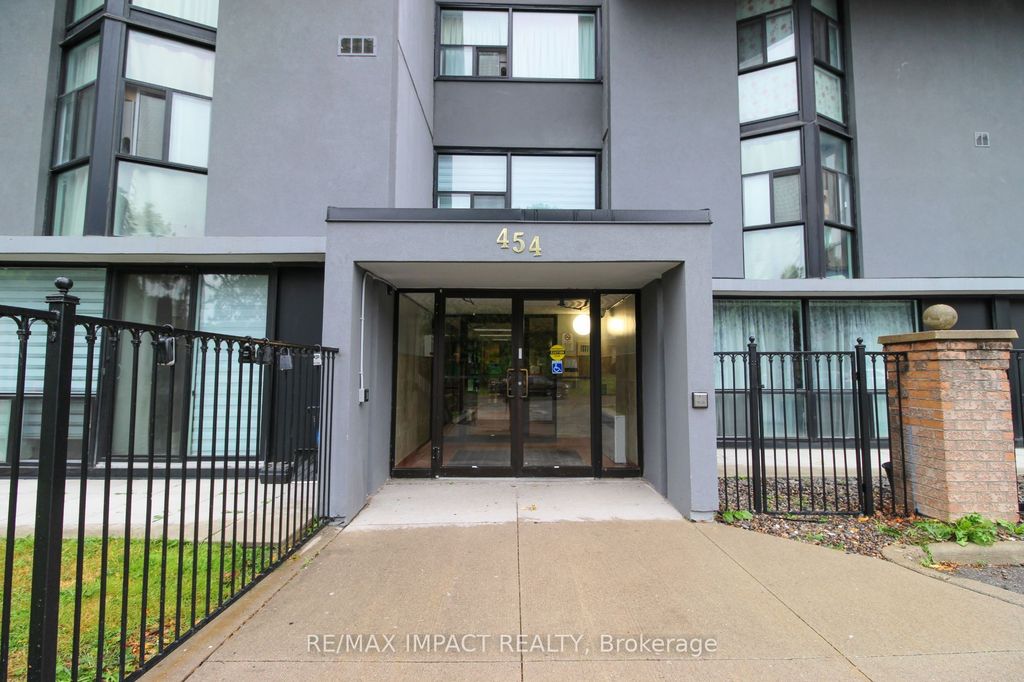 Photo of 454 Centre Street S #112, Oshawa, ON L1H 4C2 (MLS # E12718982)