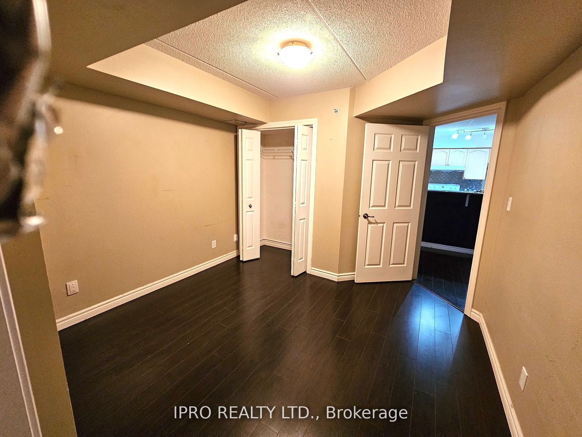 1490 Bishops Gate 106