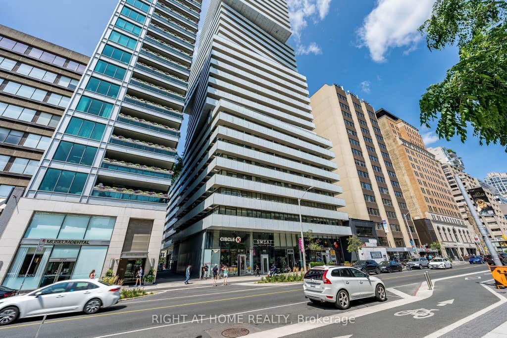 Photo of 200 W Bloor Street W #1604, Toronto, ON M5S 0B1 (MLS # C13629912)