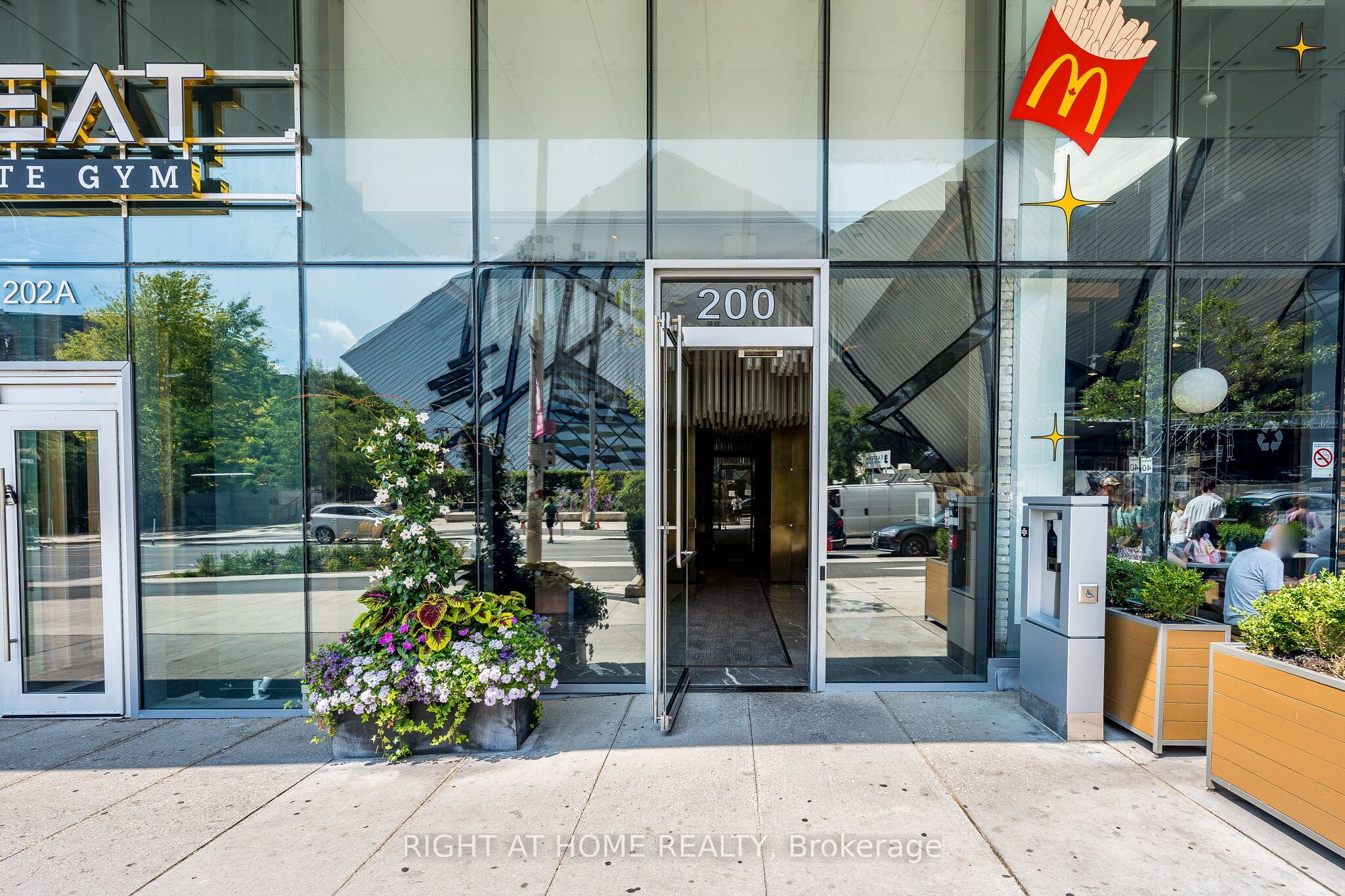 200 Bloor Street W 1604