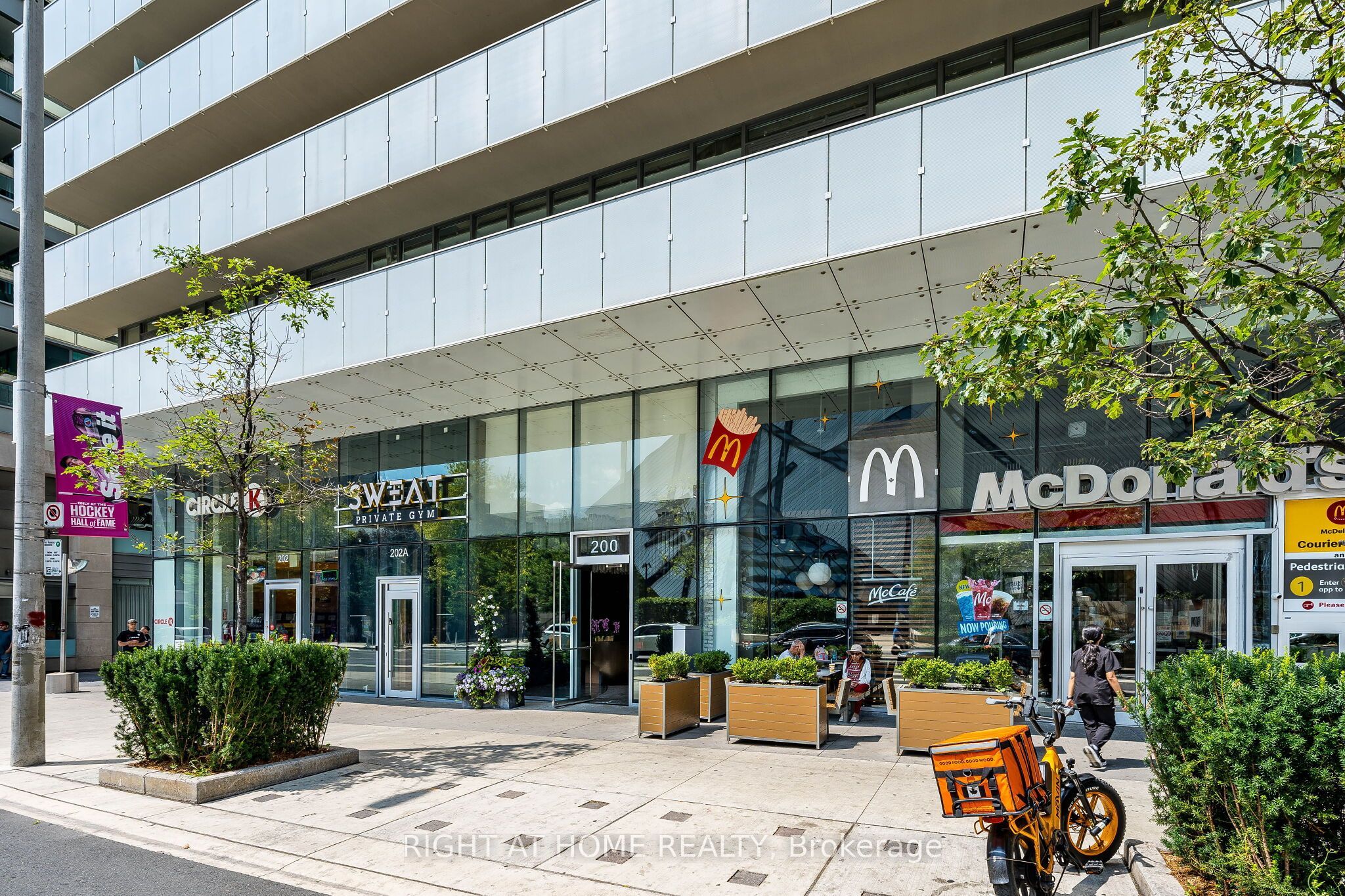 200 Bloor Street W 1604
