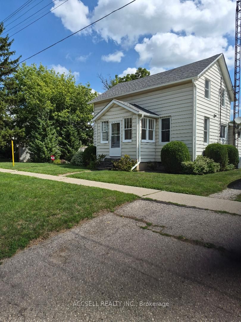 Photo of 545 Broadway Street N, Plympton-Wyoming, ON N0N 1T0 (MLS # X13718750)