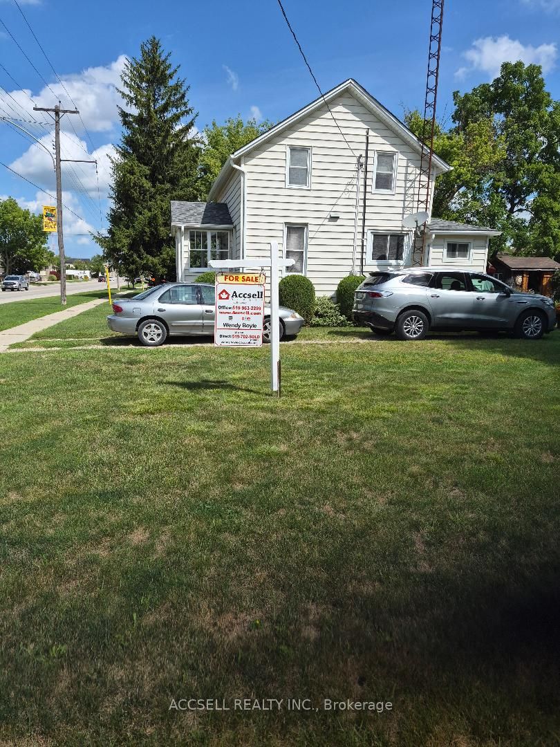 Photo of 545 Broadway Street N, Plympton-Wyoming, ON N0N 1T0 (MLS # X13718750)