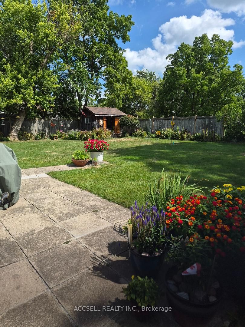 Photo of 545 Broadway Street N, Plympton-Wyoming, ON N0N 1T0 (MLS # X13718750)