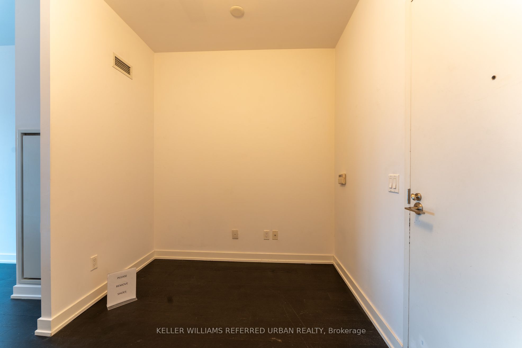 1030 King Street W Ph17