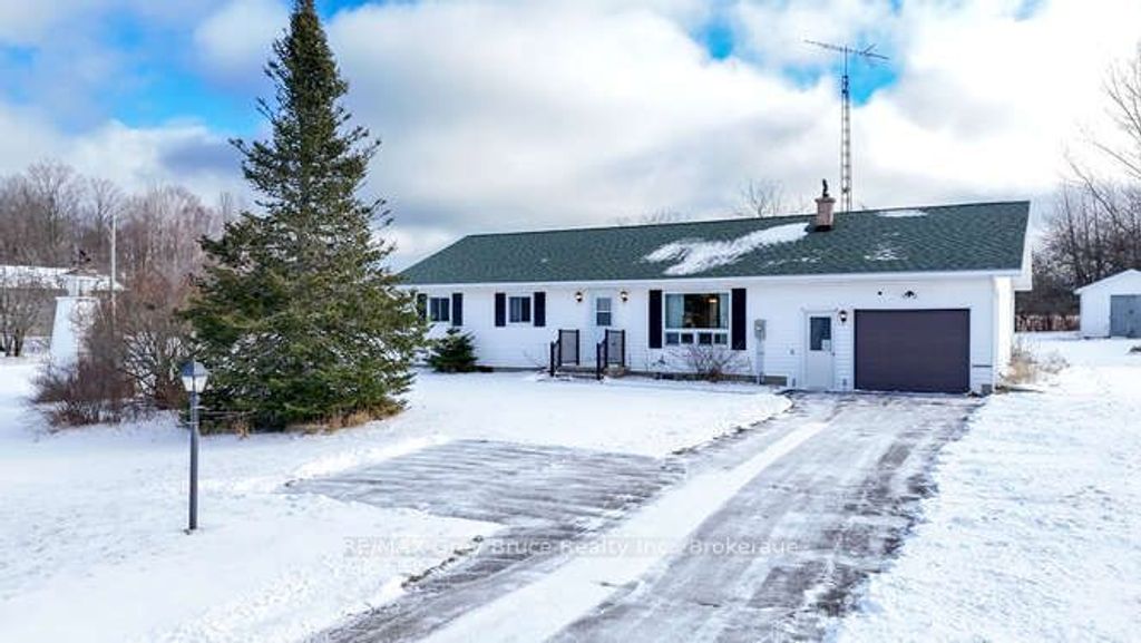 Photo of 26 Maple Golf Crescent, Northern Bruce Peninsula, ON N0H 2R0 (MLS # X12727600)