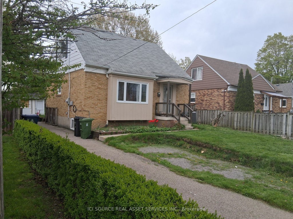 Photo of 11 Ellington Drive, Toronto, ON M1R 3X6 (MLS # E13153390)
