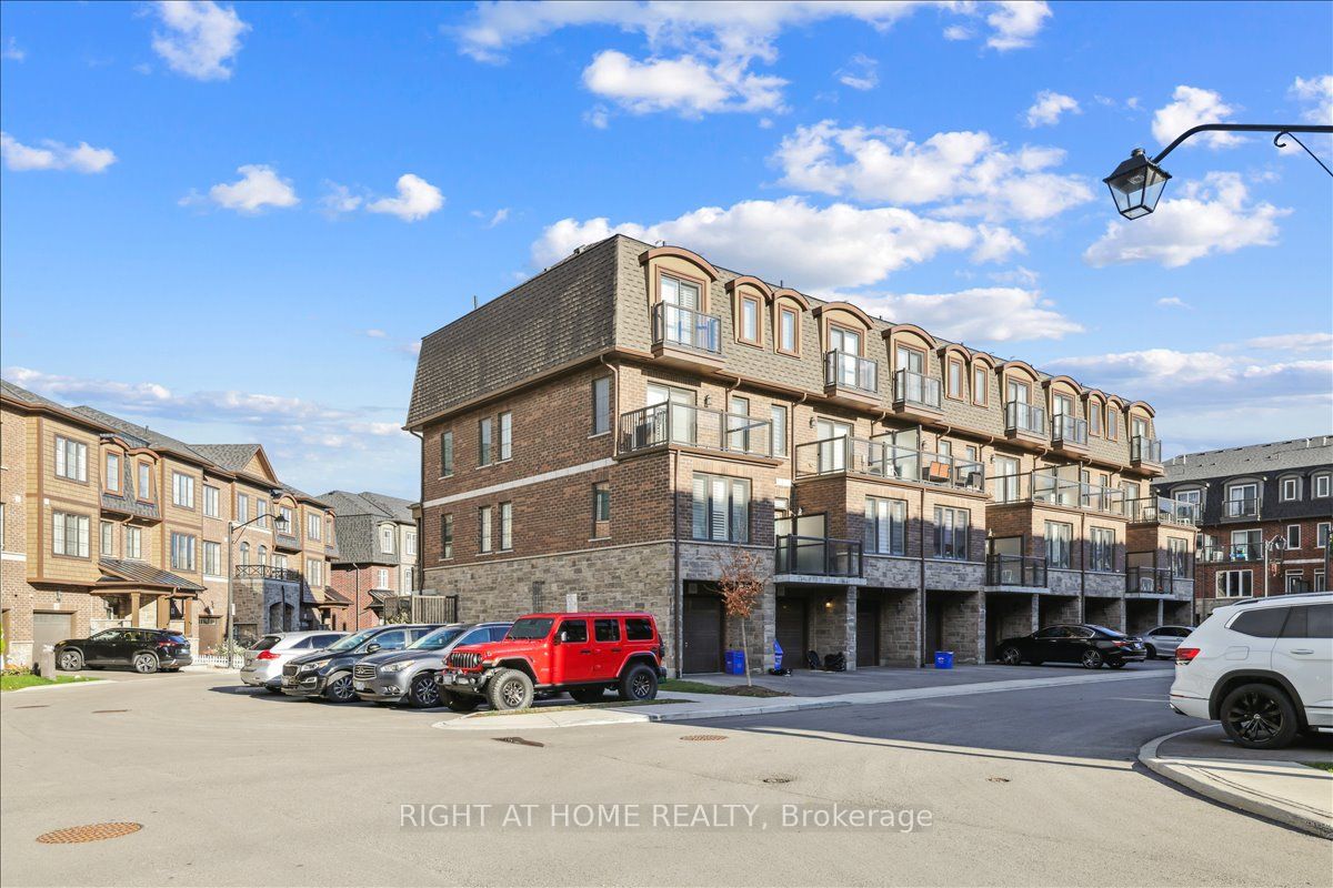 445 Ontario Street S 93