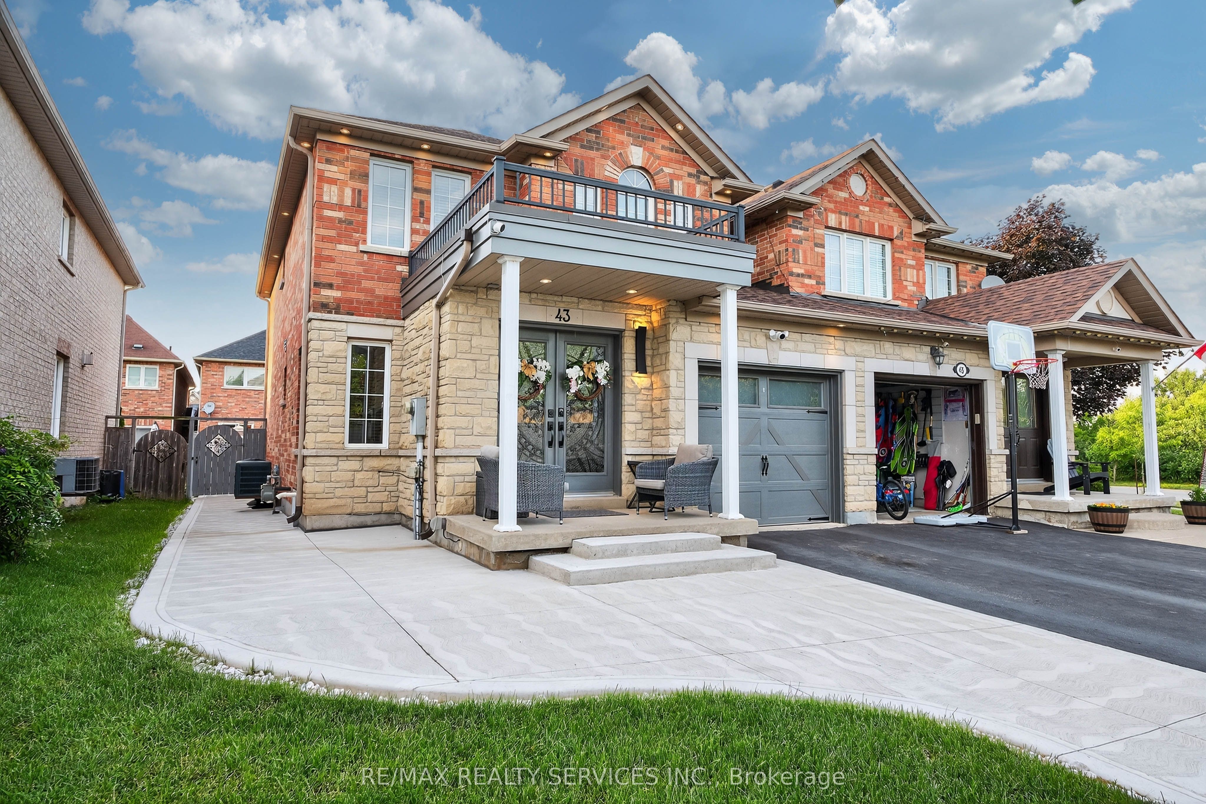 43 Mowat Crescent