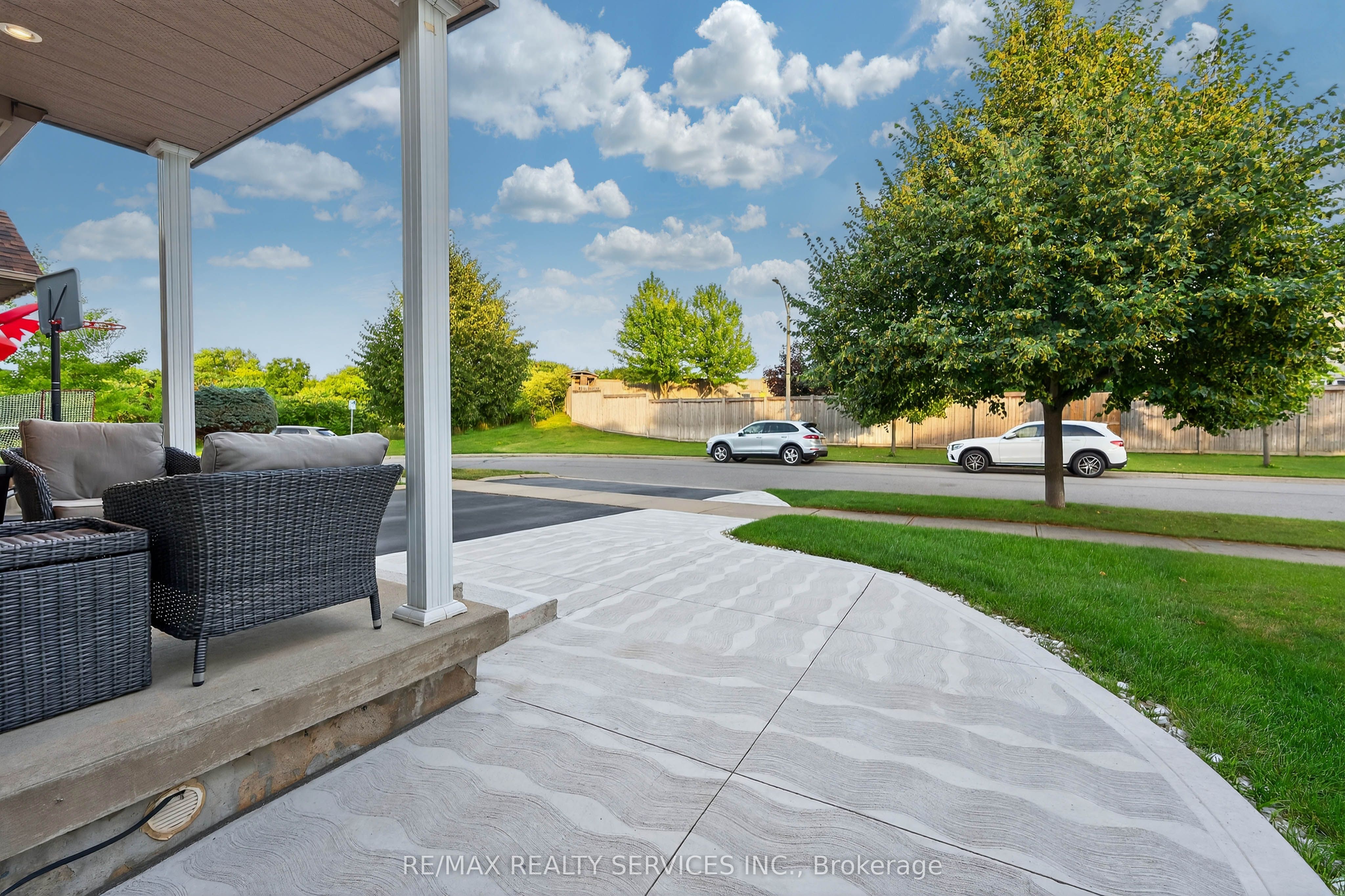 43 Mowat Crescent