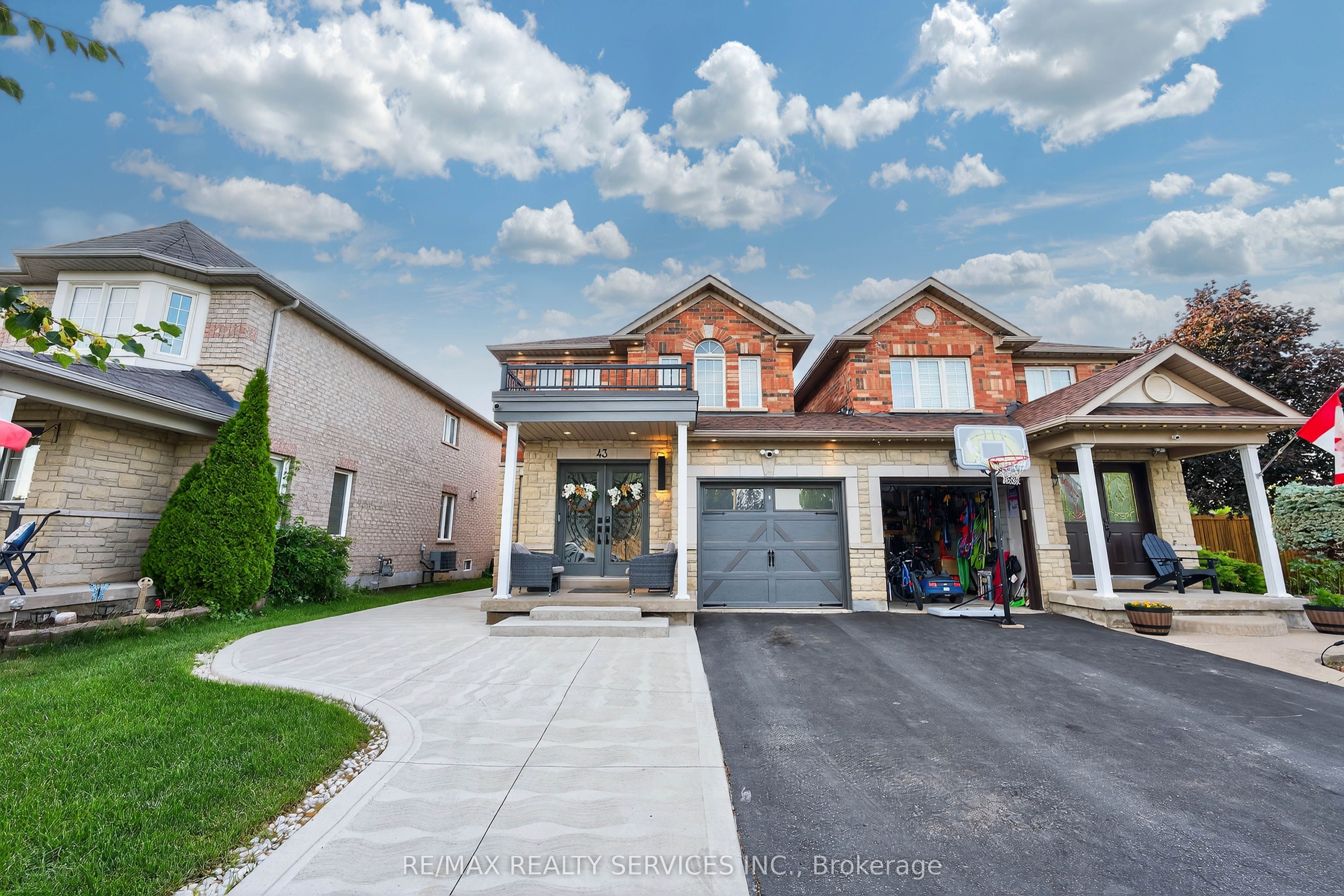43 Mowat Crescent