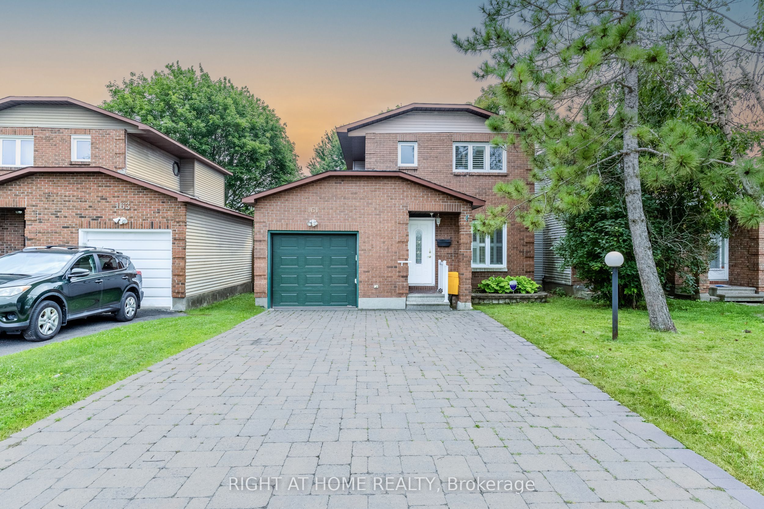 Photo 1 of 22 — 161 Pheasant Run Drive, Barrhaven, ON K2J 2R1